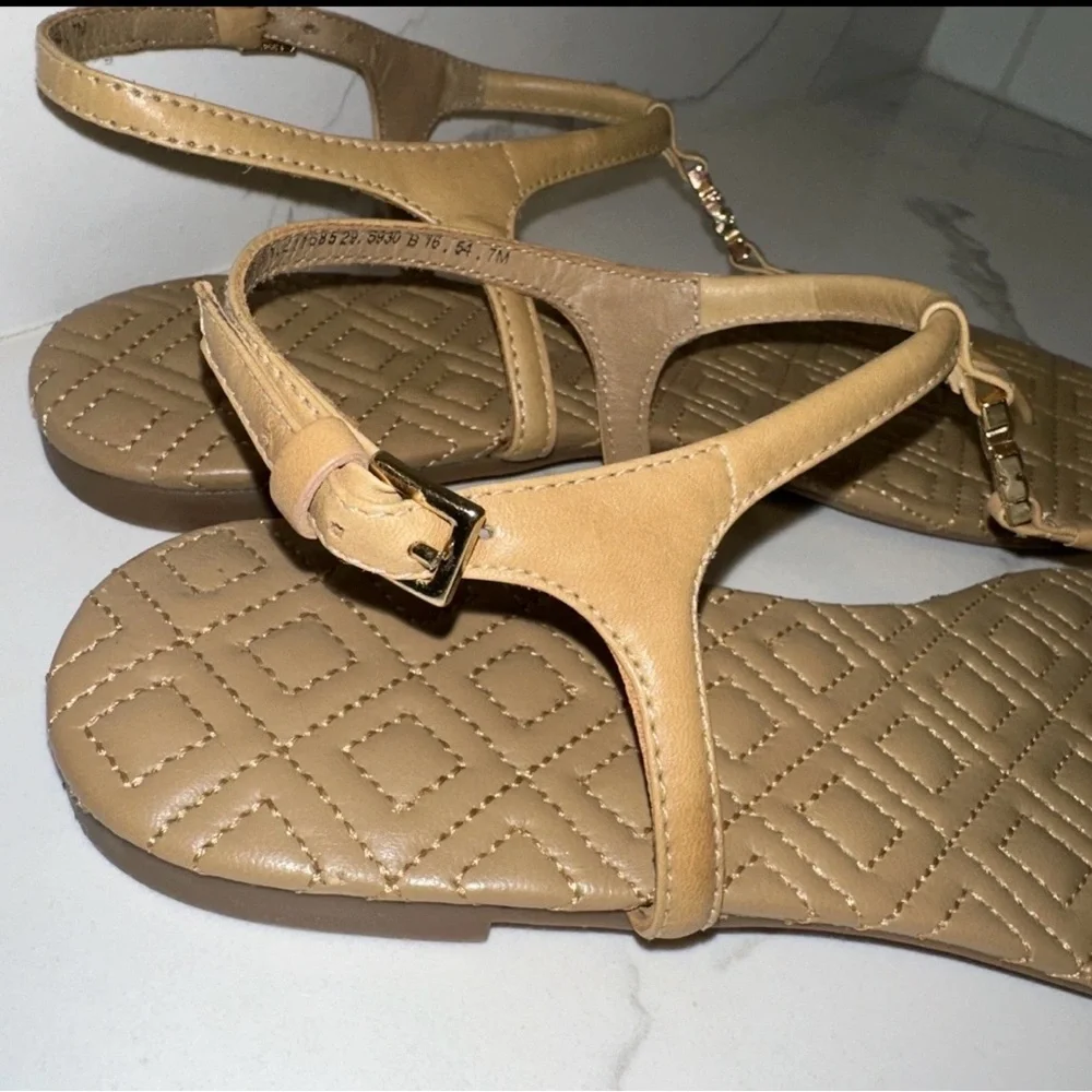 Tory Burch Marion Quilted Leather T-Strap Sandal Size 7 Color Sand W Box & Bag - Picture 9 of 16